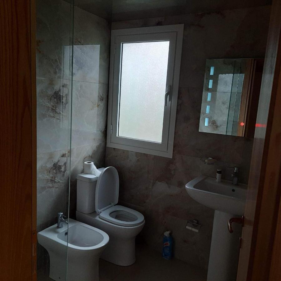 Irini'S Guesthouse Qeparo Bagian luar foto
