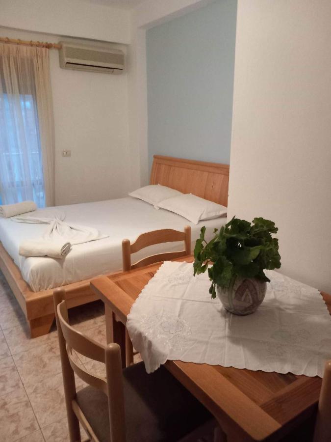 Irini'S Guesthouse Qeparo Bagian luar foto