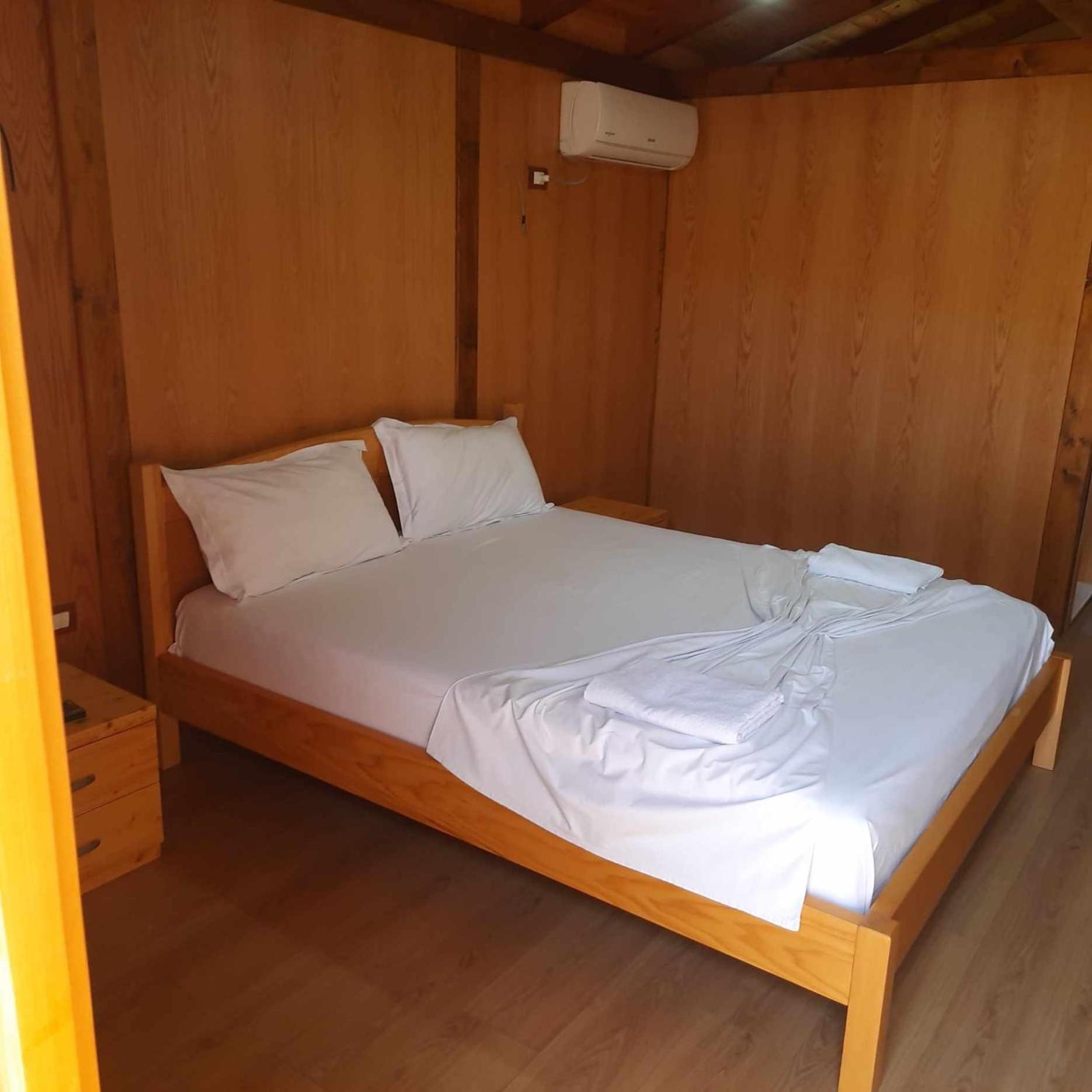 Irini'S Guesthouse Qeparo Bagian luar foto