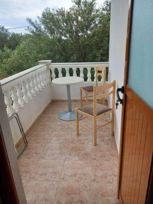Irini'S Guesthouse Qeparo Bagian luar foto