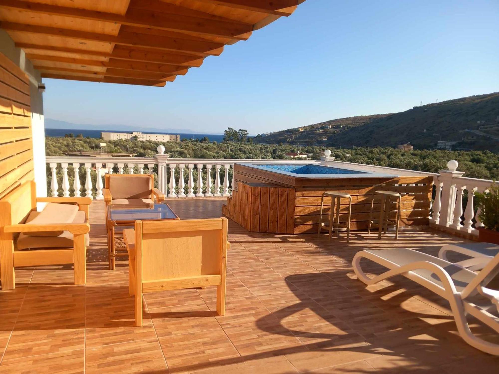 Irini'S Guesthouse Qeparo Bagian luar foto