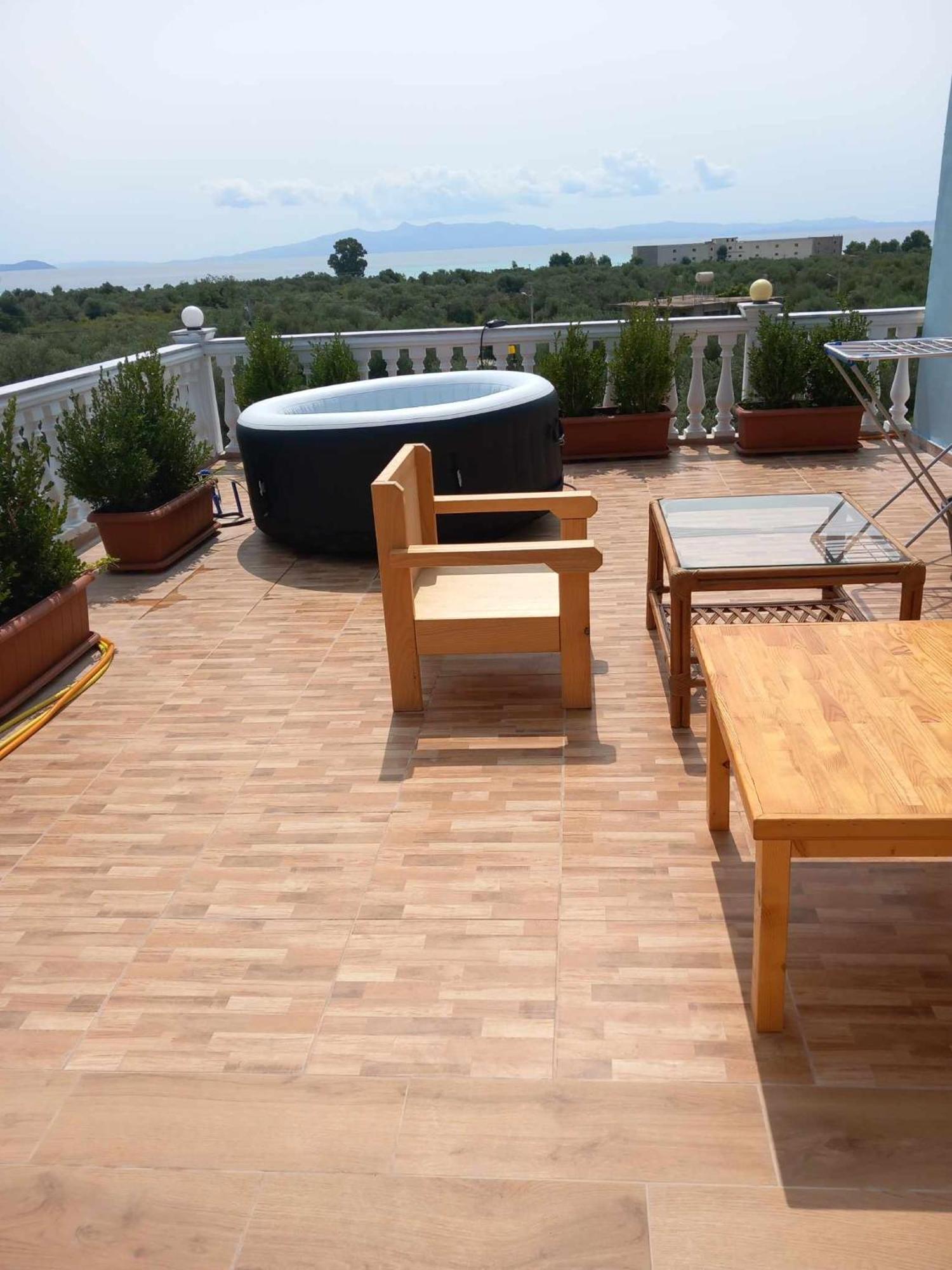 Irini'S Guesthouse Qeparo Bagian luar foto