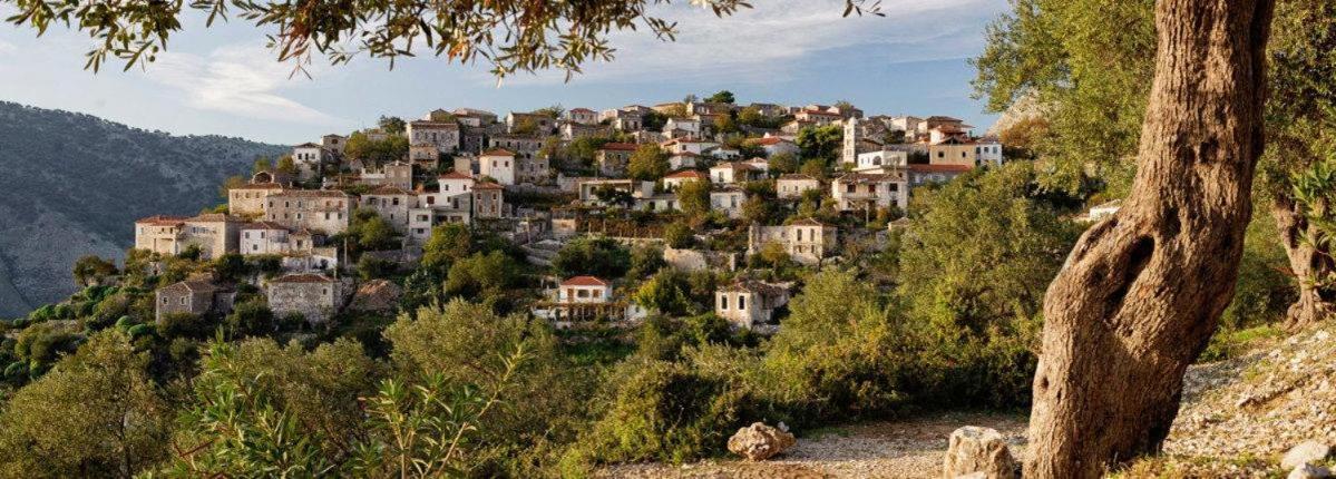 Irini'S Guesthouse Qeparo Bagian luar foto